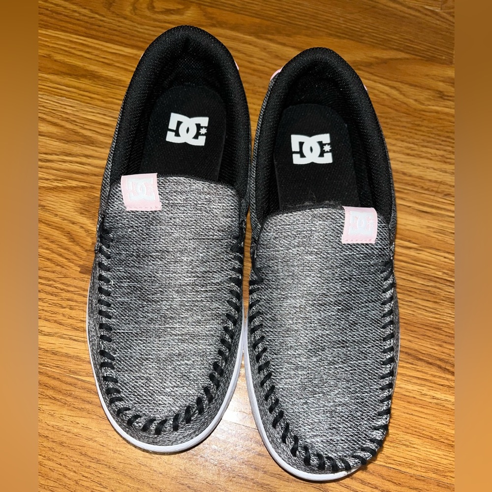 Grey women’s DC Villain shoes
